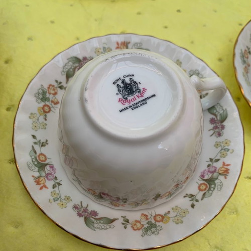Royal Kent 32-Piece Dinner and Tea Set like new