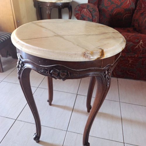 Classic style coffee table set like new, 3 pieces with marble top