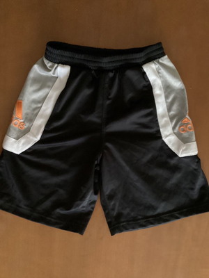 Детски бермуди Adidas черен размер S нови