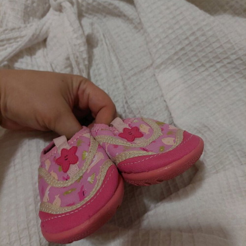 No20 beach shoes for girls used