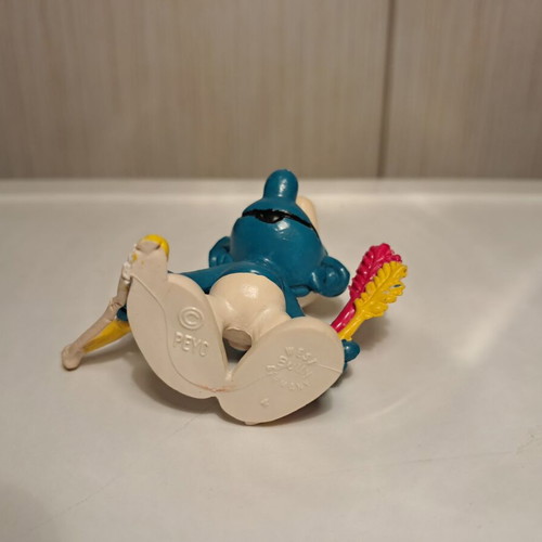 Smurf Bully miniature with bow and arrow 1978 like new