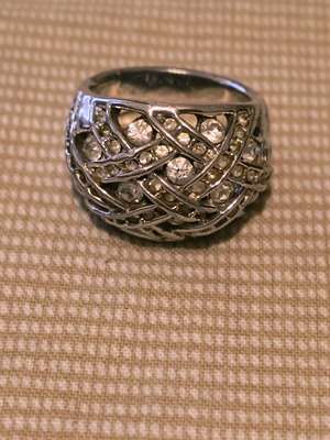 Large ring with stones like new, impressive