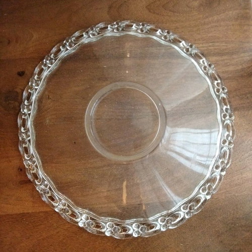Vintage glass platter 28 cm like new with laced design