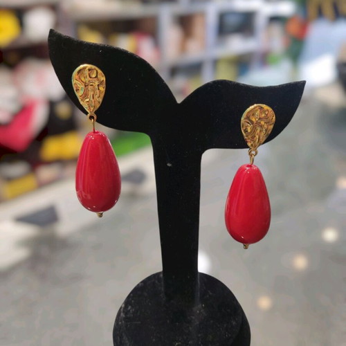Earrings with red beads and hammered gold detail new