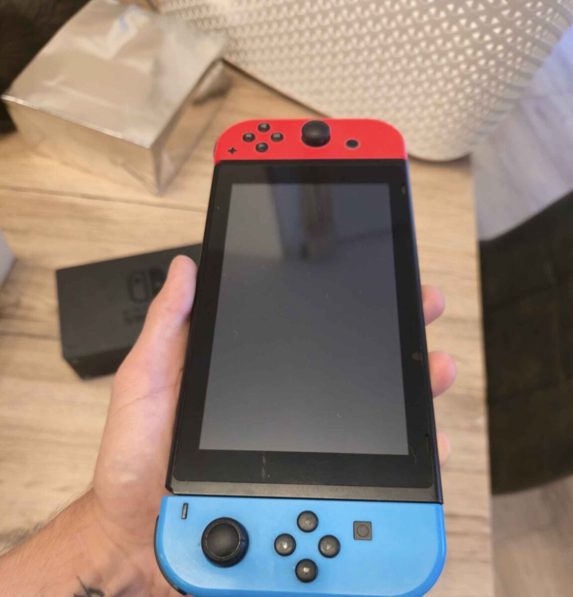 Nintendo Switch like new, complete set… - € 177,00 - Vendora.cy
