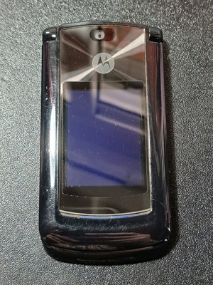 Motorola Razr V9 μεταχειρισμένο, πλήρως λειτουργικό, χρειάζεται μπαταρία