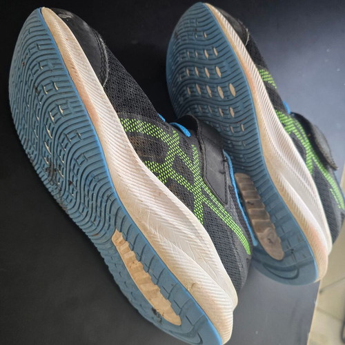 Παιδικά παπούτσια Asics αθλητικά μεταχειρισμένα, νούμερο 34,5 μαύρο και μπλε
