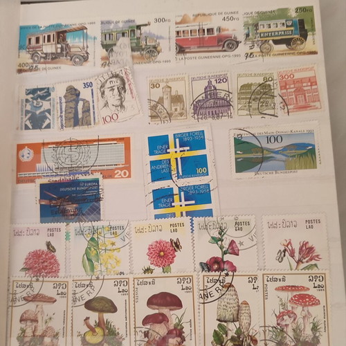 Stamp collection like new, 500+ worldwide in album