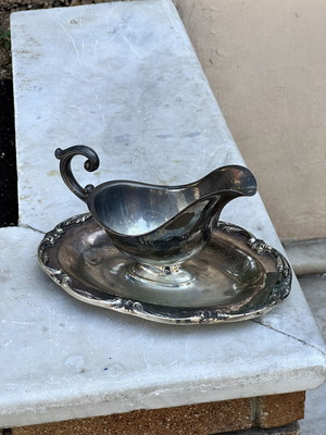 Vintage silver-plated gravy boat with base, used, 24x10 cm