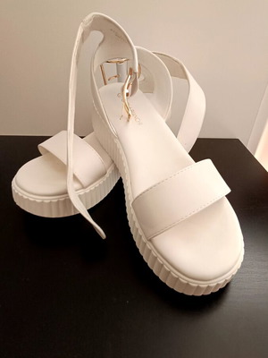 Voi&Noi White Sandals new, size 41, platform style