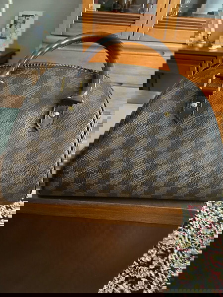 τσάντα Louis Vuitton