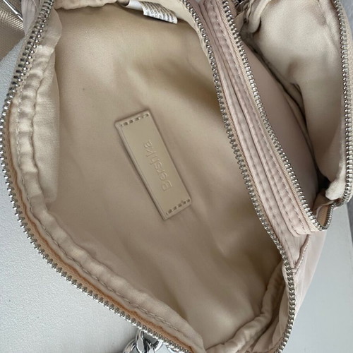Beige banana bag crossbody like new with chain