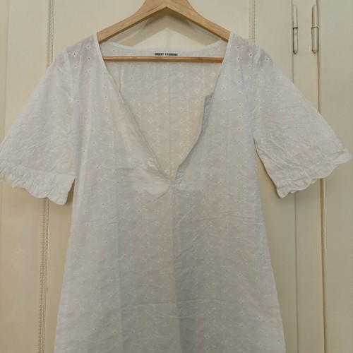 Tunic like new, white with embroidery, size XS