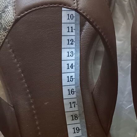 Gucci leather sandals like new, size 40, brown, wide fit