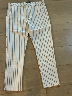 Bershka white striped elastic pants like new