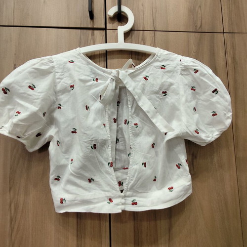Forever 21 crop top with embroidered cherries, puff sleeves, size L