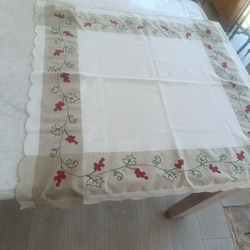 Vintage embroidered tablecloth 83×83 cm used, white with grape design