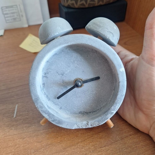 Table clock used, analog, needs battery