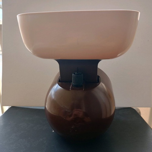 Kitchen scale used, maximum weight 5 kilograms