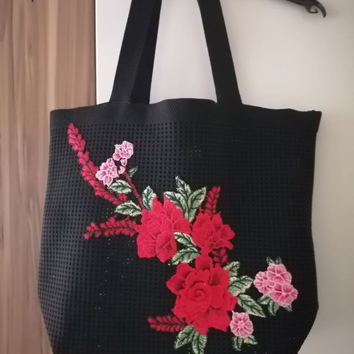 Women's bag with machine embroidery applique new, black and red