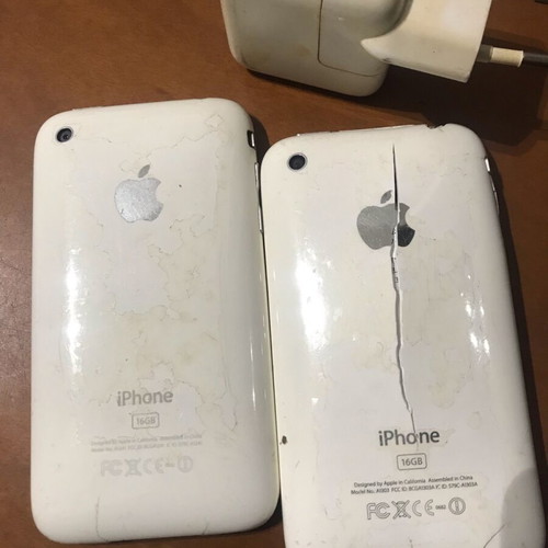 iPhone 3G and 3GS used with swollen battery and cracked screen