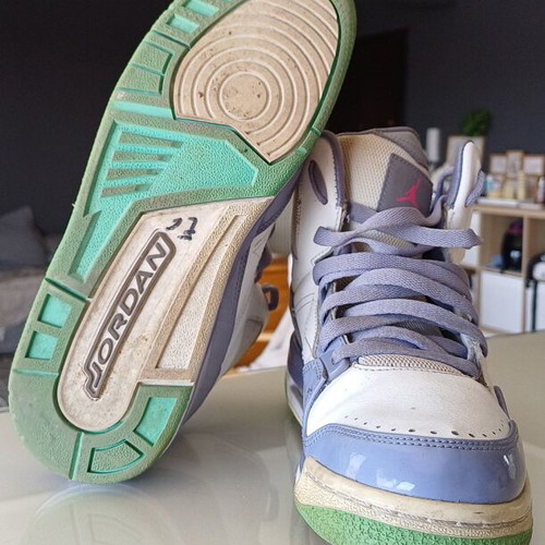 Jordan Flight SC-3 used athletic shoes size 40, white with purple and turquoise
