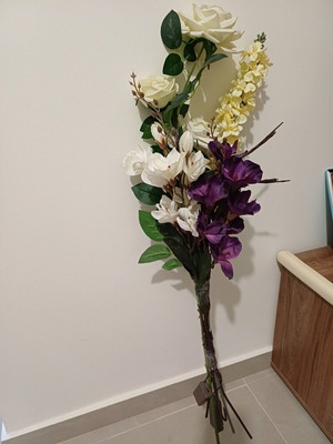 Decorative flowers with LED lighting like new, set of 4 bouquets