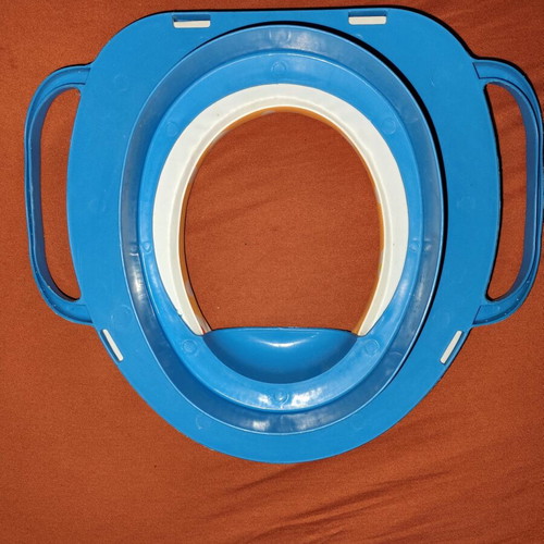 Children's toilet seat used with soft cushion and duck decoration
