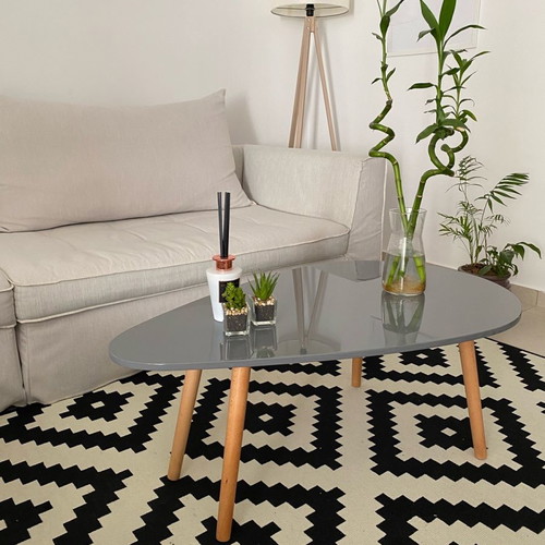 Coffee tables new with glossy lacquer surface and solid wood legs