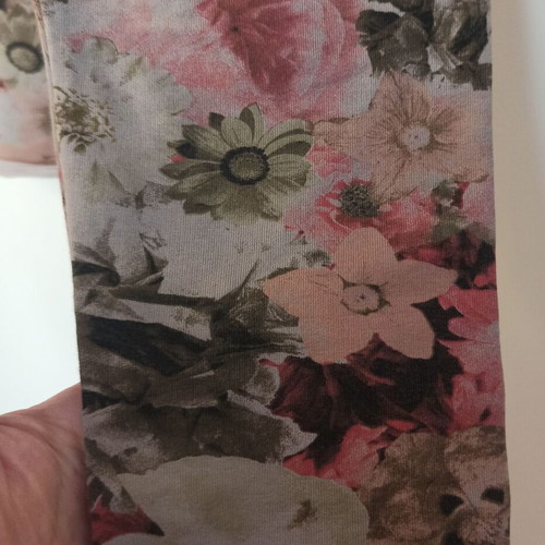 Slim hoodie with flowers in khaki shades one size