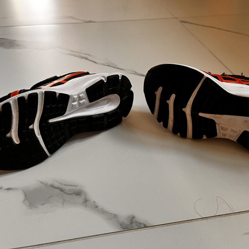 Asics kids shoes size 30 like new, black sports