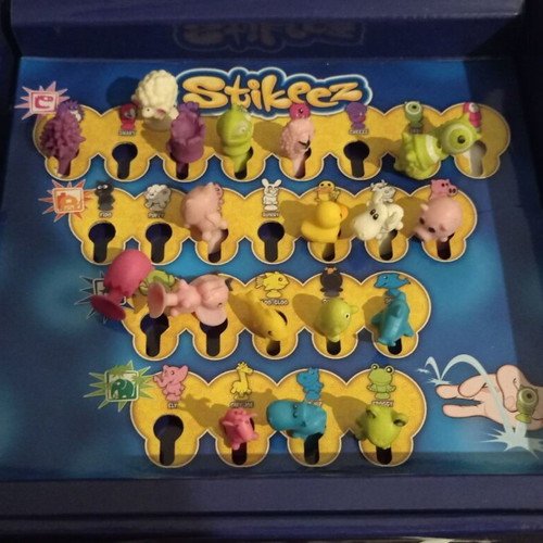Lidl Stickeez case and figures used, pack