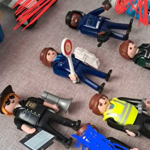 Playmobil set of 5 police figures with accessories