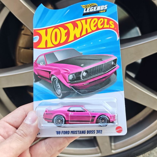 Hot Wheels Mustang Boss 302 Legends new