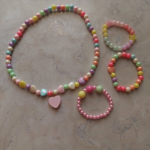 Children's necklace with 3 bracelets like new, colorful