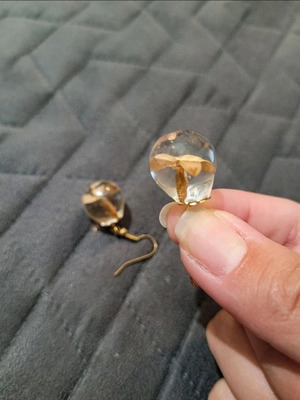 Resin drop earrings with hyacinth flowers like new, beige and gold