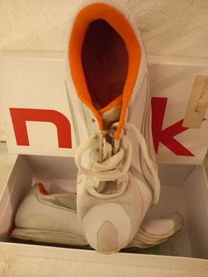 Puma sports shoes white like new, size 41
