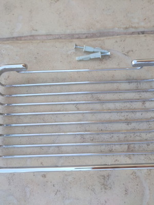 Wall-mounted soap dish metal used with mounting screws