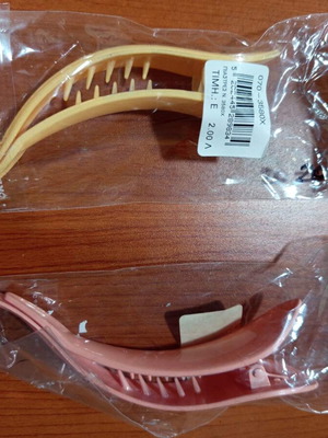 Hair accessory set with 2 hair clamps and 4 headbands