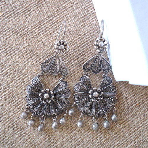 Vintage silver handmade dangling earrings like new