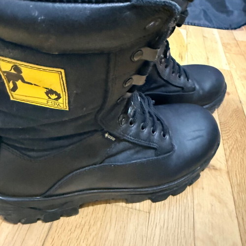 Robusta GoReTex boots size 42 new, black