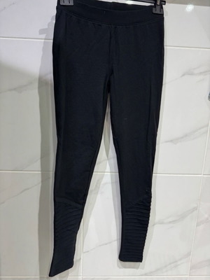 Black leggings with design like new