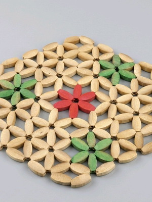 Wooden trivet like new for pots 18cm