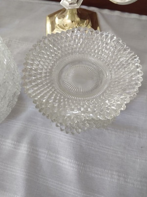 Dessert plates vintage set of 6 in like new condition