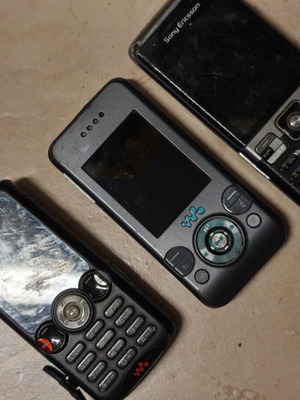Sony mobile phones used for spare parts, set of three