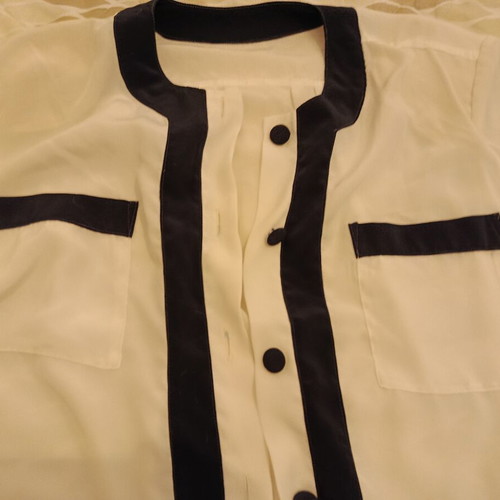 White women's shirt like new with dark blue buttons, size L