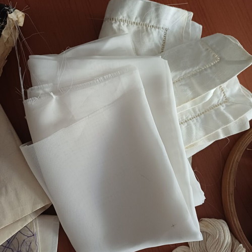 Large Embroidery and Craft Set with 100+ Moulinés, Lace Patterns, and Hoops