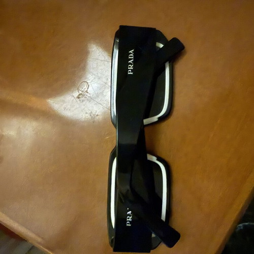 Prada sunglasses like new, black