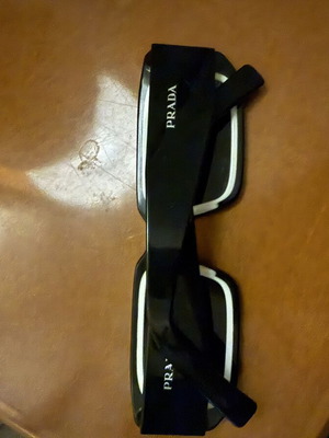Prada sunglasses like new, black