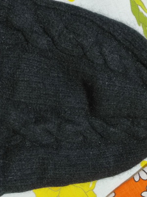 Black knit beanie hat, size M